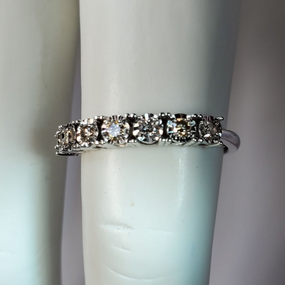 Brand  new 14K  beautiful  wedding  band